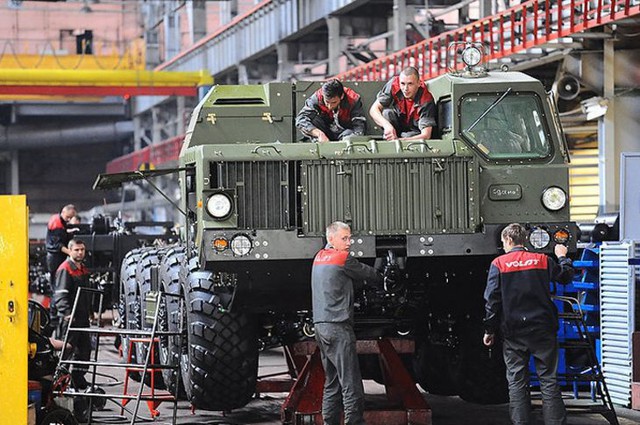 Минский завод колесных тягачей