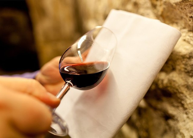 Как правильно пробовать вино