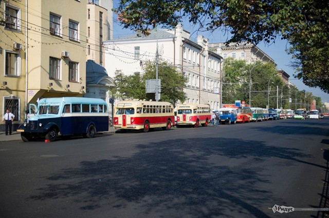 Парад ретроавтобусов в Москве