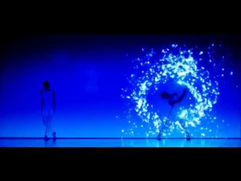 Танец двух танцовщиц со светом, который взорвал интернет 