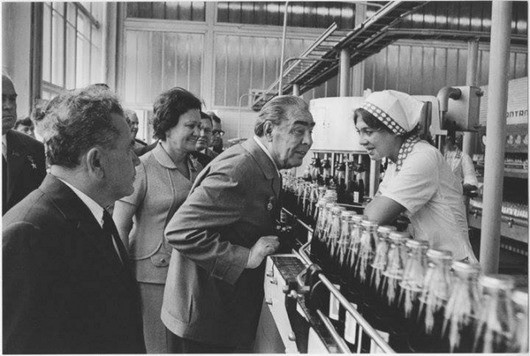 Как Леонид Брежнев позволил пепси-коле завоевать СССР