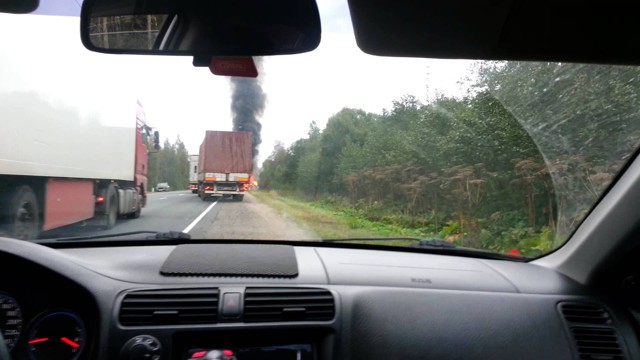 Пожар на дороге