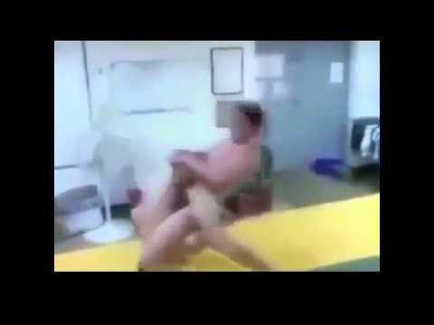 Смешной прикол у парней  
