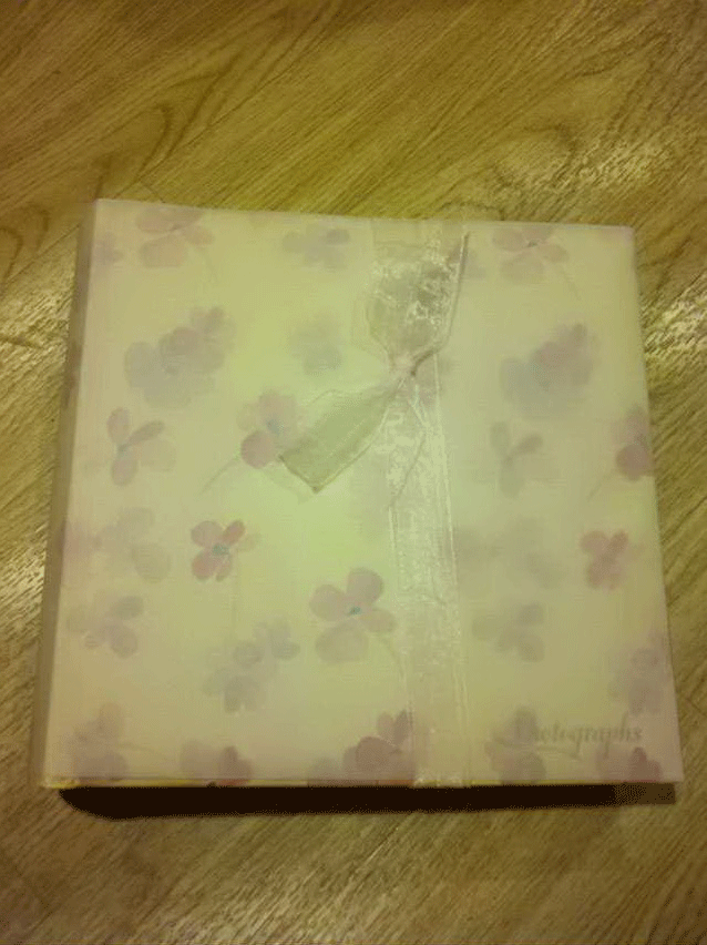 Бабушка сделала подарок внуку 