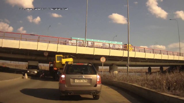 Нужно смотреть на знаки