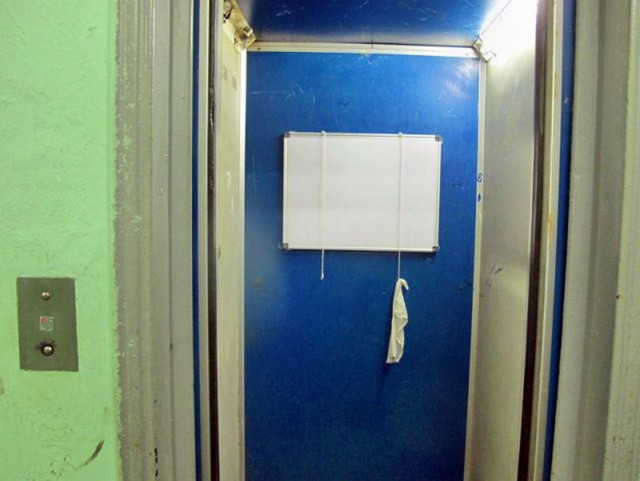 Преписка в лифте