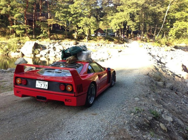 Японец отправился в поход на Ferrari F40