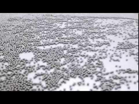 Движущаяся поверхность покрытая тысячами шарикоподшипников