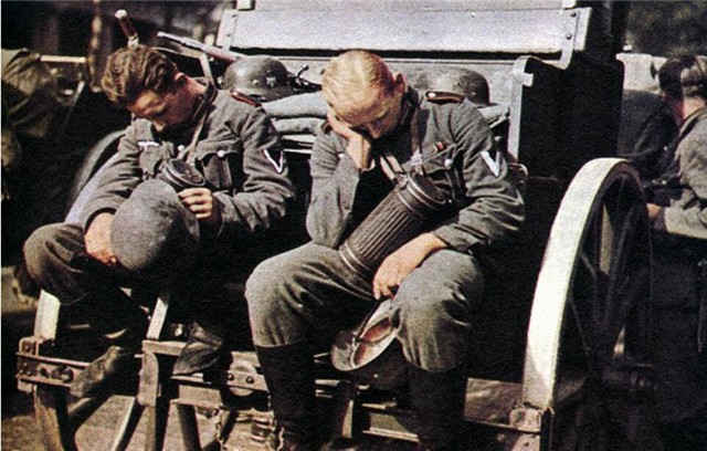 Как немцы наших трупами закидывали,под Злотовым,летом 1944