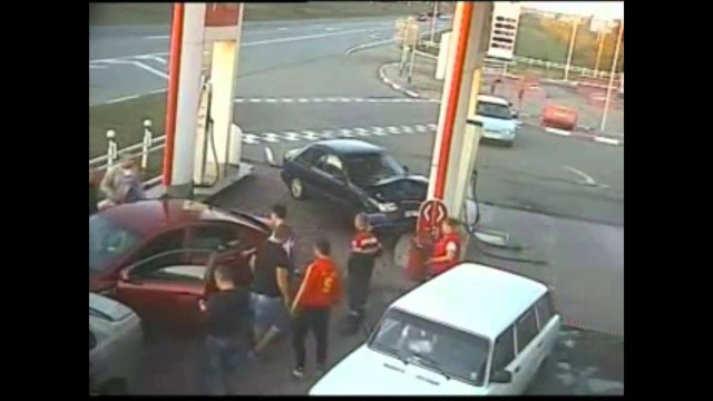 Въехал в заправку