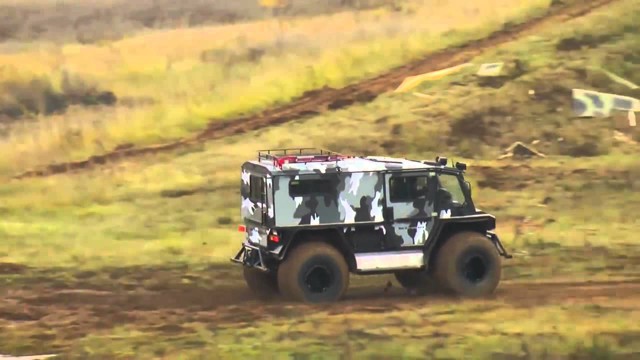 Показ военной техники на полигоне НИИ 