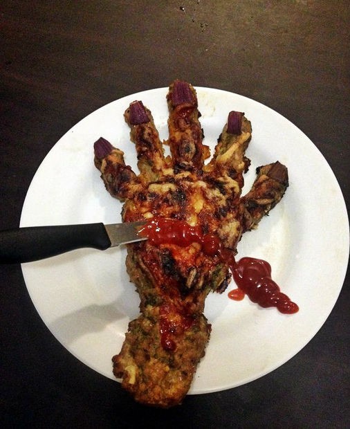 Готовим жуткую на вид и потрясающую на вкус штуковину на Хэллоуин! 