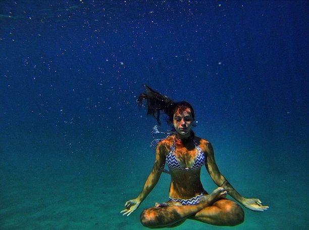Йога под водой – подборка фотографий