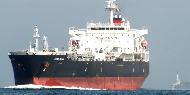 Кто скупает танкерами всю дешевую нефть?
