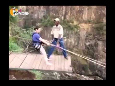 Экстремальный прыжок на тросе с обрыва