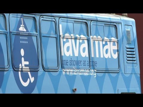 Лава мэ - "помой меня!" - душ для бездомных
