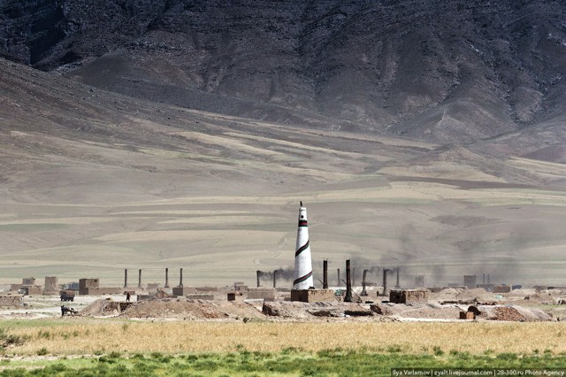 Как делают кирпичи в Афганистане