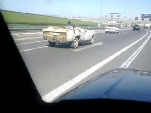 Неизвестный марки автомобиль шокировал водителей в Баку 