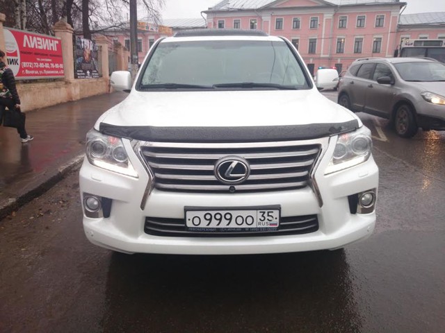 В Вологде полицейский УАЗик врезался в Лексус