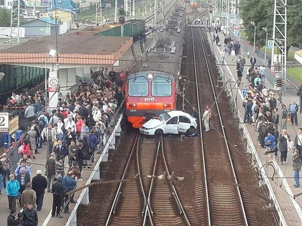 Поезда поездам