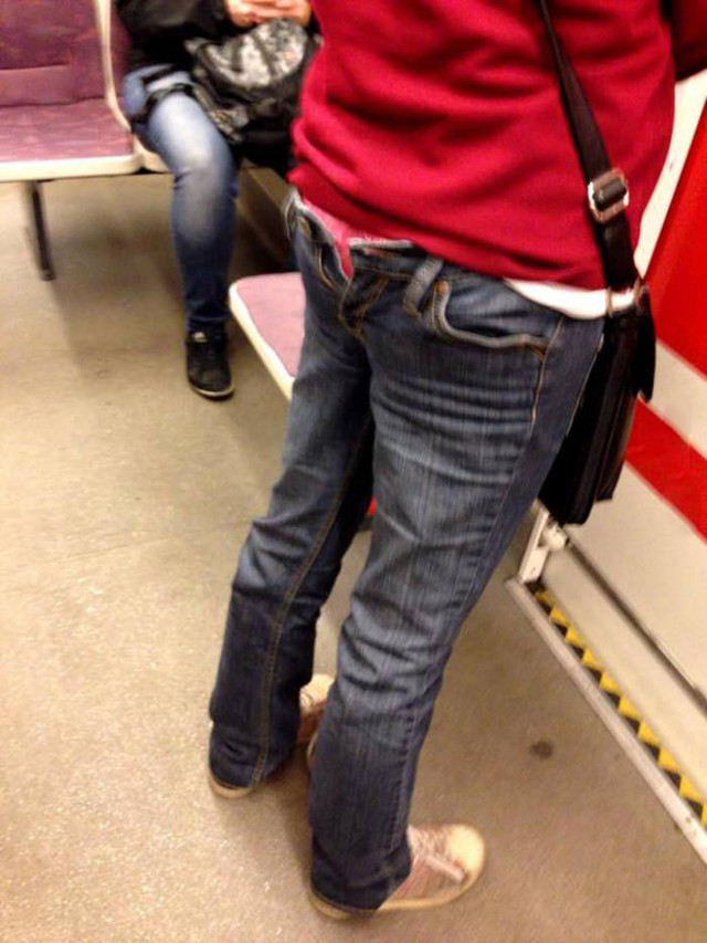 Парни носят колготки под джинсами