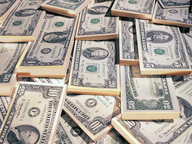 Ребята дают бродяге 1000 долларов 