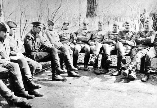 И тут настало короткое время для  смешных баек и историй 