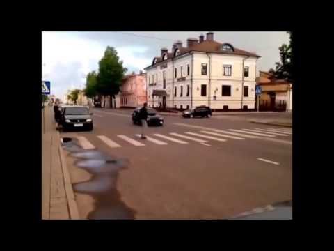 Пешеход наказал наглого водилу! Тот охренел!