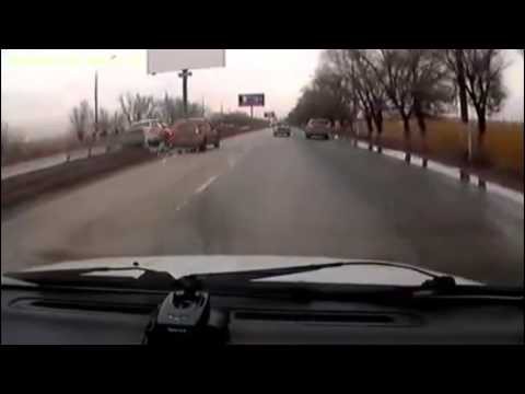 Неадекватная девушка на мазде