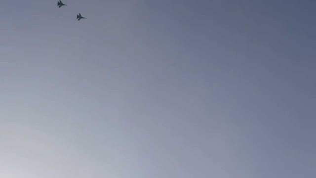 Истребители в небе над ОГА Донецка