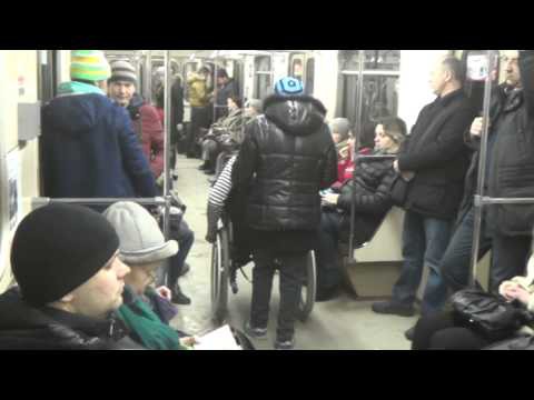 Попрошайка в московском метро
