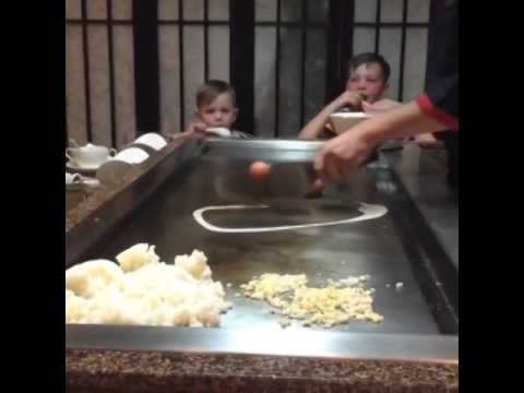 Приготовление яичницы в Тайланде -настоящее шоу! 