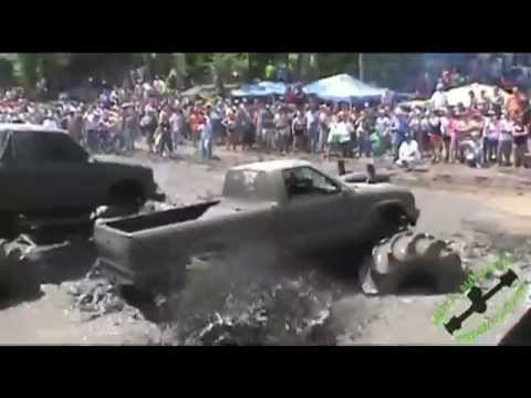 Джипы приняли грязевые ванны