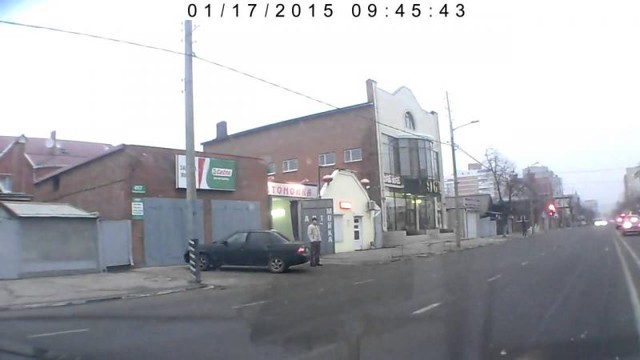 Резкий поворот и прямо в столб