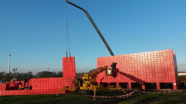 Пожарная машина из пивных ящиков