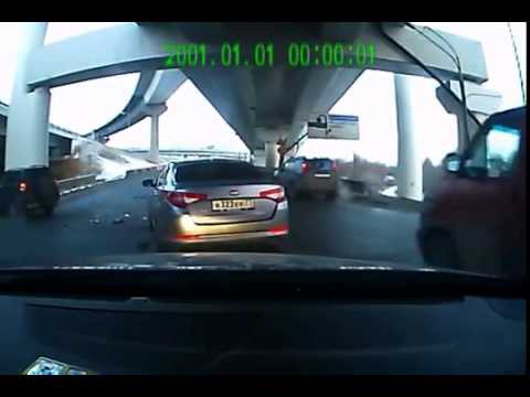 Водитель Kia Optima протаранил Toyota RAV-4