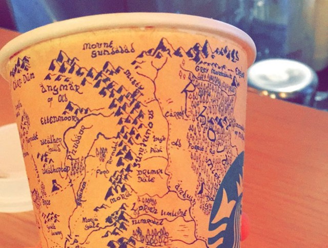 Карта Средиземья на кофейном стакане