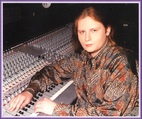 Алексей Вишня. Благодаря ему , мы когда-то  услышали "Группа крови" 