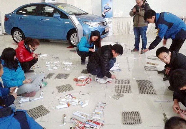 Покупатель заплатил за машину 150 кг денег