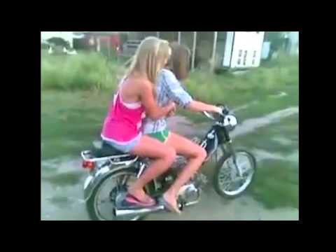  Две девушки на мотоцикле