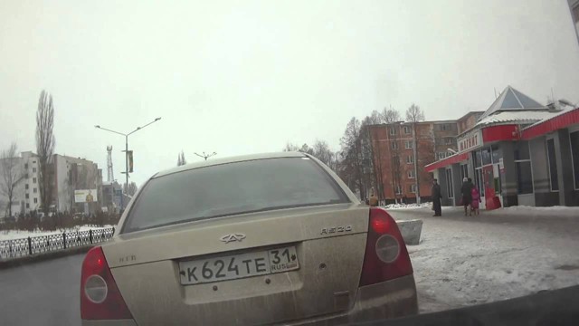 Ударила машину и уехала 