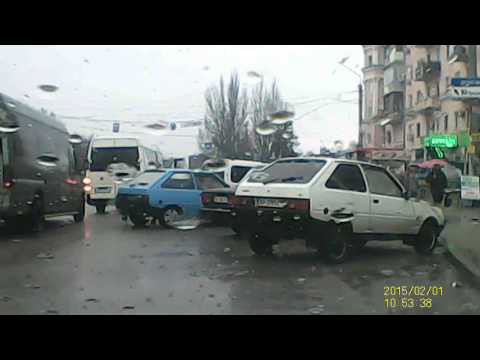В зеркала я не смотрю, головой я не кручу
