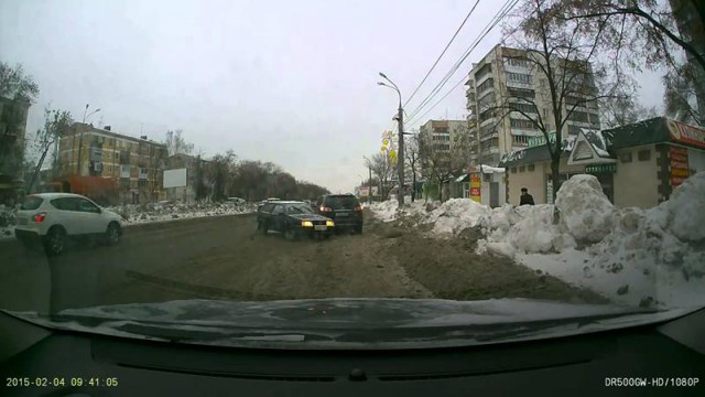 Прилетел в припаркованный внедорожник - ДТП в Самаре