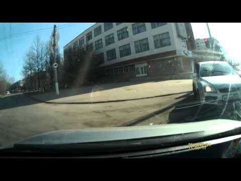 Протаранил на перекрестке - ДТП в Керчи 04.02.2015