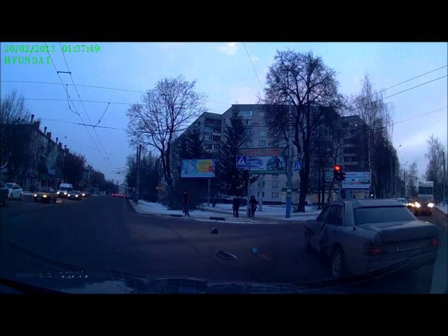 Зацепил двоих на повороте