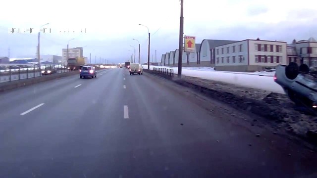 Вылетел с дороги и перевернулся