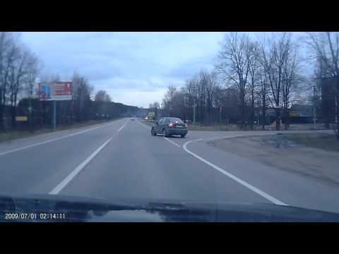 Девушка за рулем решила развернуться