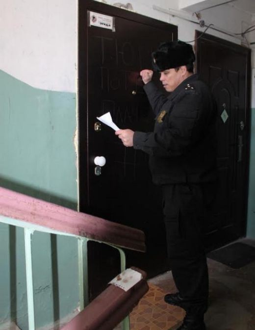 В Екатеринбурге подсудимый спрятался от приставов в холодильник