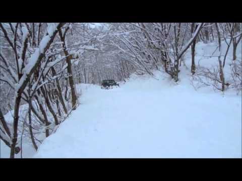 Suzuki Escudo in deep snow 