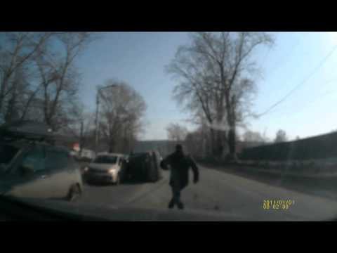 Решил обогнать и перевернулся